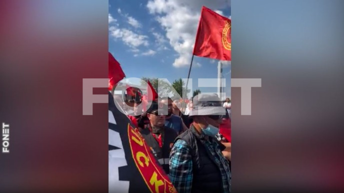 Protest kod zgrade Misije