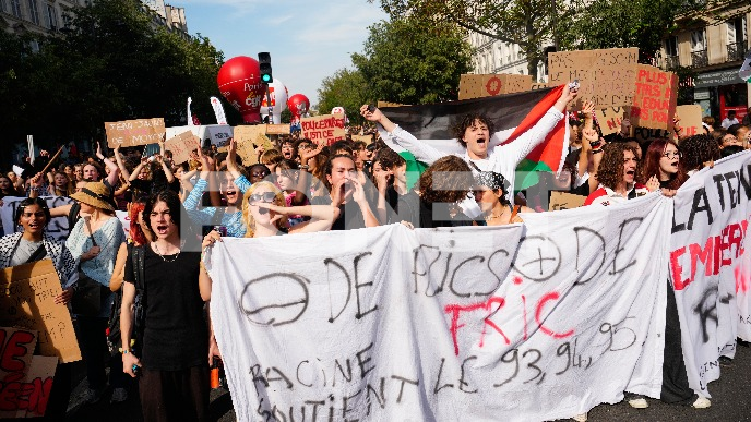 Masovni protesti učenika 