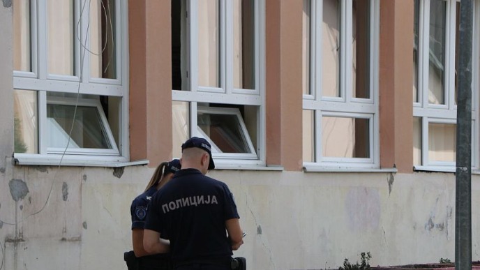 Dojave o bombama u školama