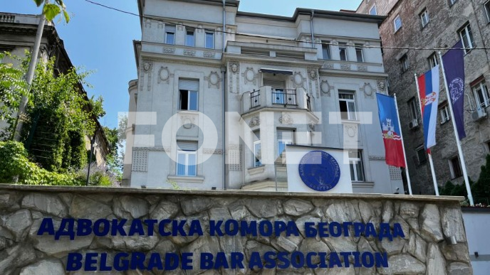 AKB traži ostavku Petrova