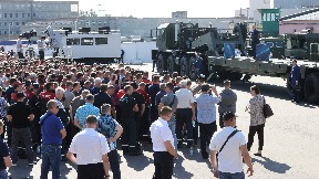 Lukašenko pred demonstrantima