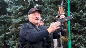 Lukašenko s oružjem