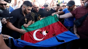 Spaljena zastava Azerbejdžana