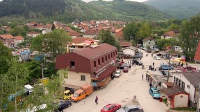 Obijene dve crkve