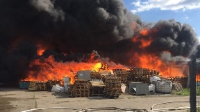 Požar u industrijskoj zoni