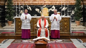 Papa na sahrani pedofila