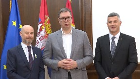 Vučić pažljivo saslušao