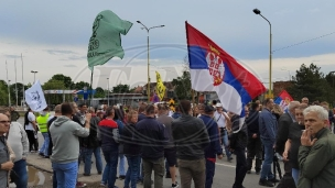 Radnici EPS blokirali put