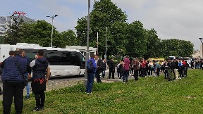 Pristalice SNS stižu  Beograd