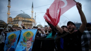 Erdoganove pristalice slave