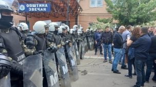 Kfor razbija demonstracije