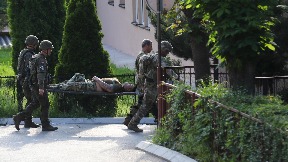 Povređeno 11 vojnika 