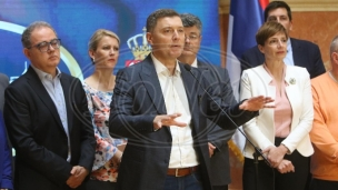 Izbori su Vučićev cirkus