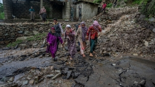 Najmanje 30 mrtvih u poplavama