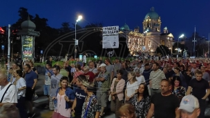 Protestna povorka ide ka Vladi