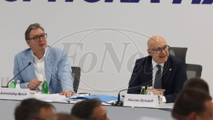 Vučić na sastanku naprednjaka 