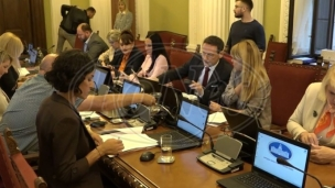 Napuštanje odbora zbog zakona 