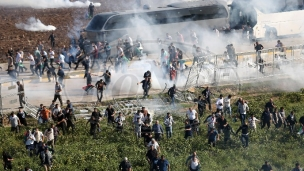 Demonstranti pred bazom SAD