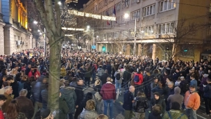 Iza nas zid, ispred kordon