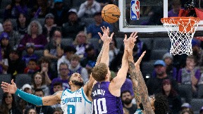 Šarlot - Sakramento 111:104